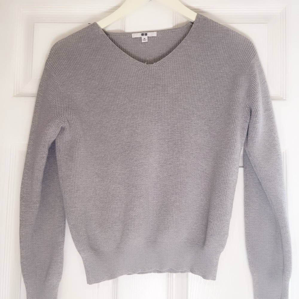Uniqlo Light Gray V-Neck Sweater